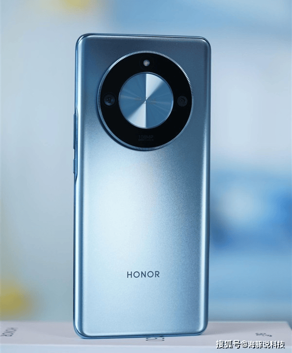 5k超曲屏 5800mah 1亿主摄,荣耀千元机市场夺魁!