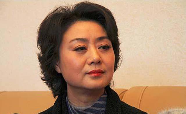 岁月从不败美人,54岁"京剧女神"李胜素:成名仍记挂乡下父母