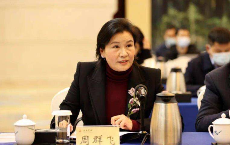 "玻璃女王"周群飞:一婚嫁老板,二婚嫁自家司机,二十年赚500亿