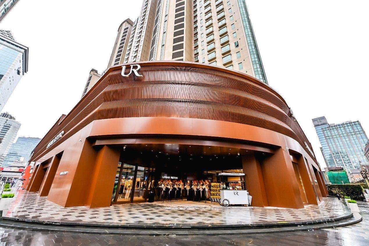 配图:ur上海吴江路四季坊旗舰店面临"千平大店"和"万款产品",品牌如何