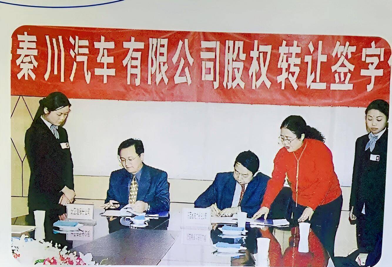 2004年,北京车展,比亚迪展出了7款新车,其中包括了全球第一辆锂离子