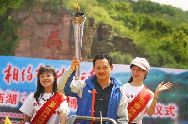 从小就举重,受伤是家常便饭,占旭刚有着常人不能承受的压力和痛苦