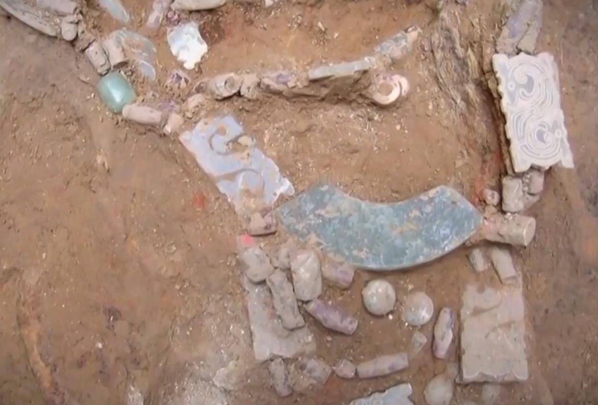 国君墓被盗陪葬品却完好无损,这伙盗墓贼意欲何为?