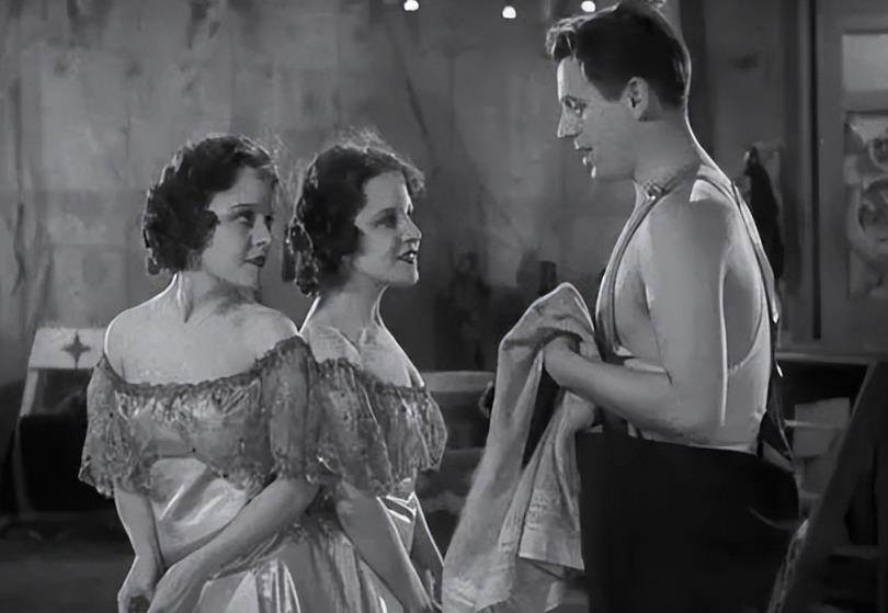 英国臀部连体姐妹:出生就被贱卖,姐姐死后,妹妹拖着遗体去世