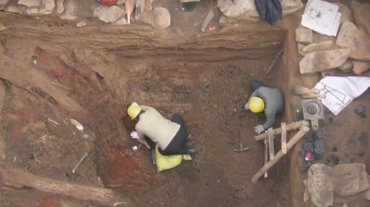 国君墓被盗陪葬品却完好无损,这伙盗墓贼意欲何为?