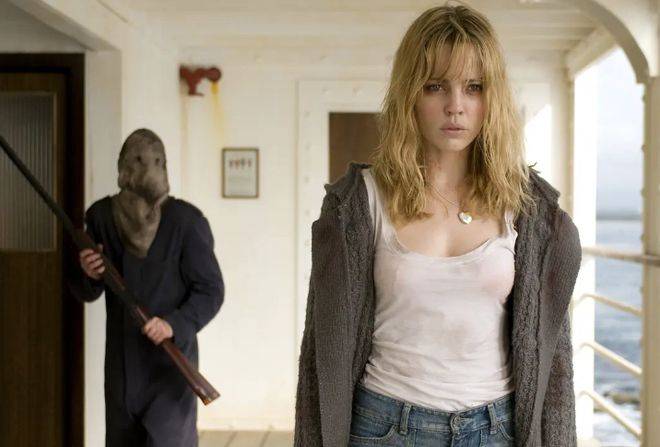 《致命弯道》现在看《德州电锯杀人狂》真是杀人狂电影的典范,《致命