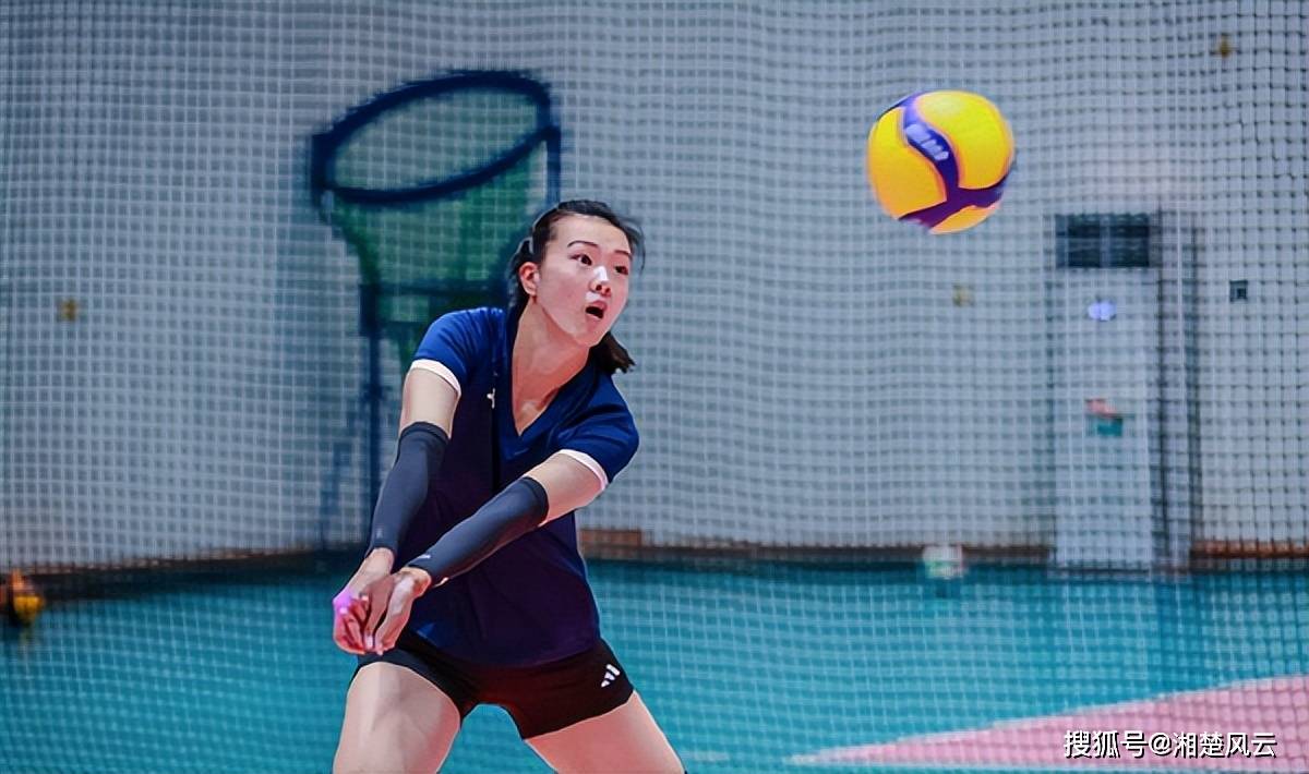 中国女排首场比赛14人名单公布,首发名单清晰,张常宁或受重用