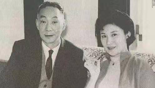 言慧珠和俞振飞上海京剧院的领导们巴不得将这尊大神快快打发走,1957