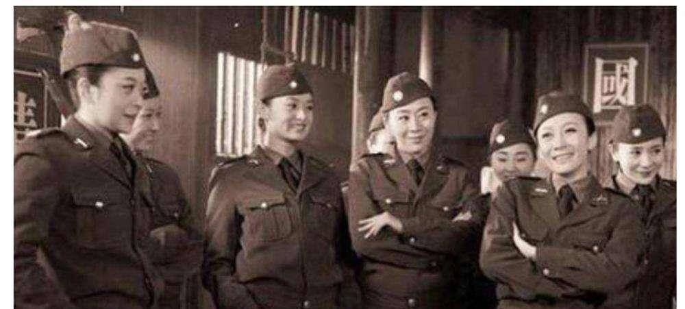 实际上,这40个女兵也是被逼无奈才加入挖心团的.