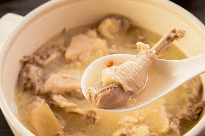 鸡汤是高血脂的发物?医生提醒:想要肾脏健康,3物要慎重食用