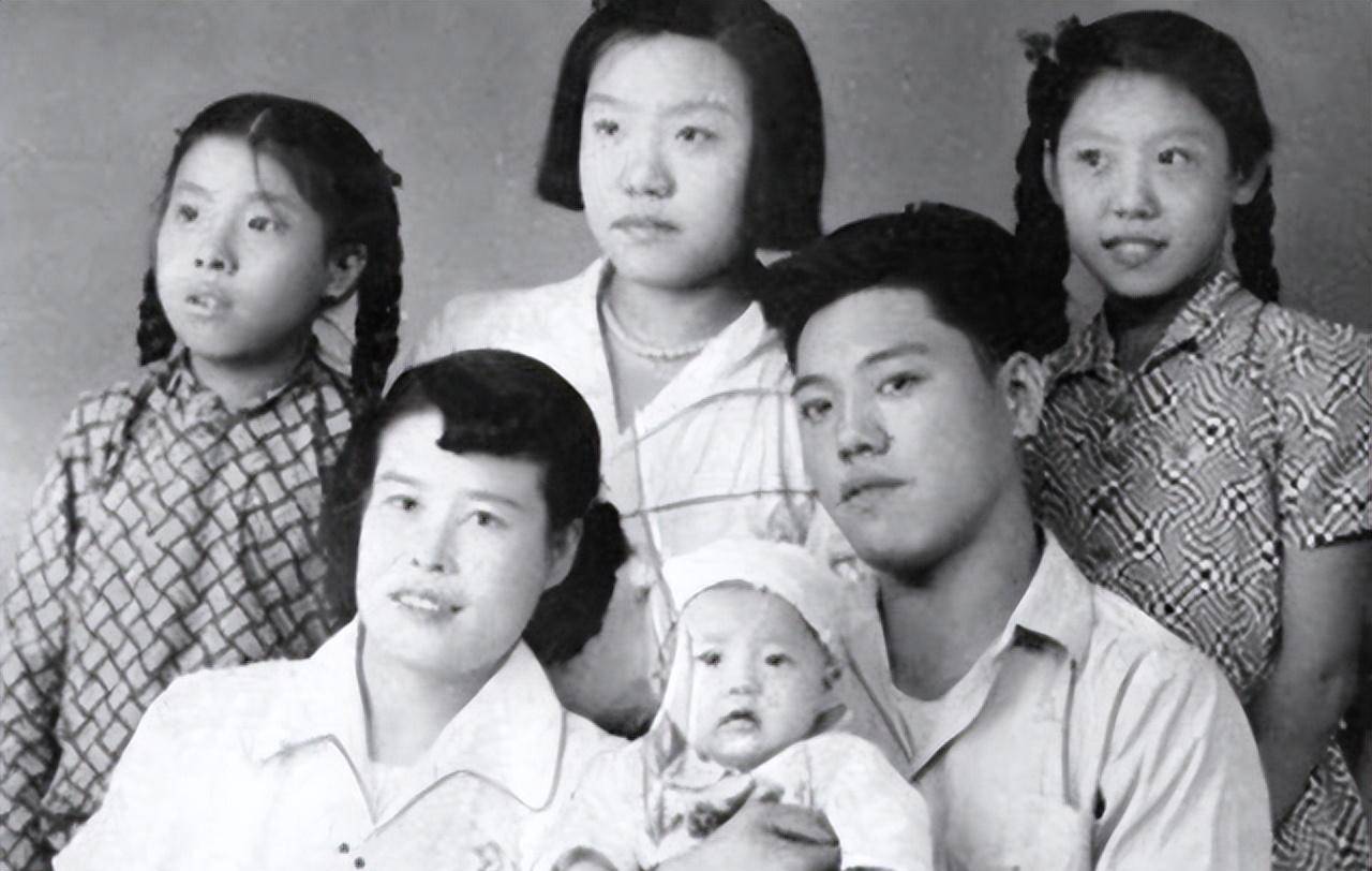 评书大师单田芳:为报恩娶大自己8岁的女人,妻子去世后独身26年