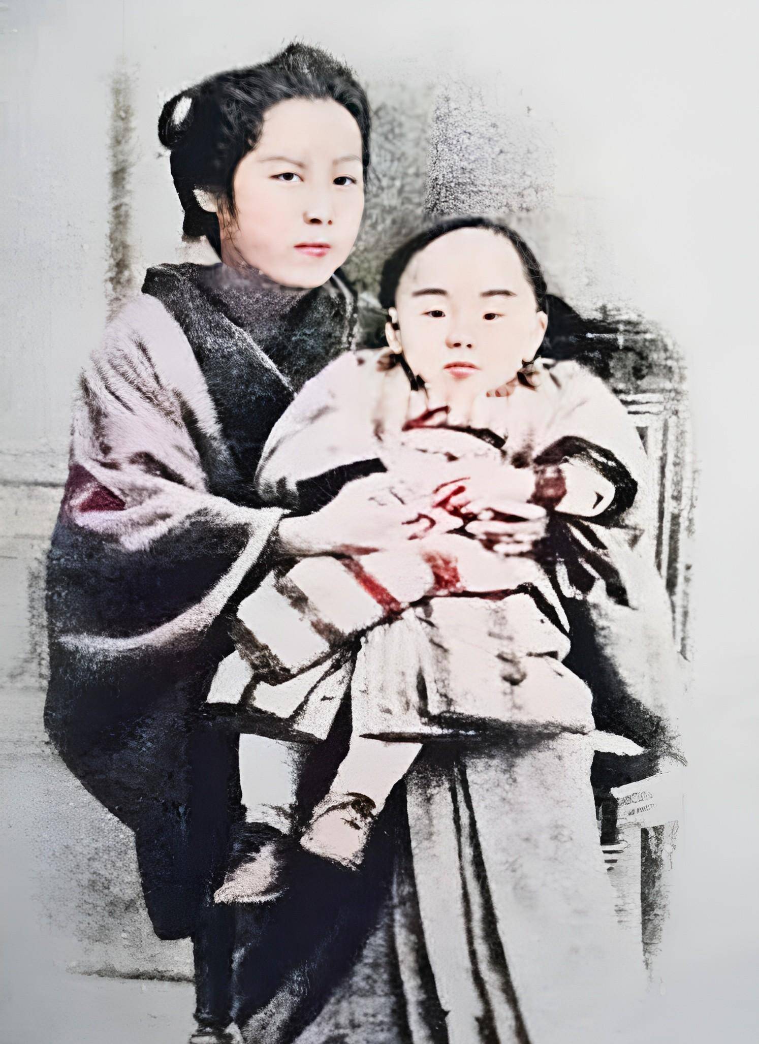 她们就将河合仙氏和苏曼殊视作眼中钉