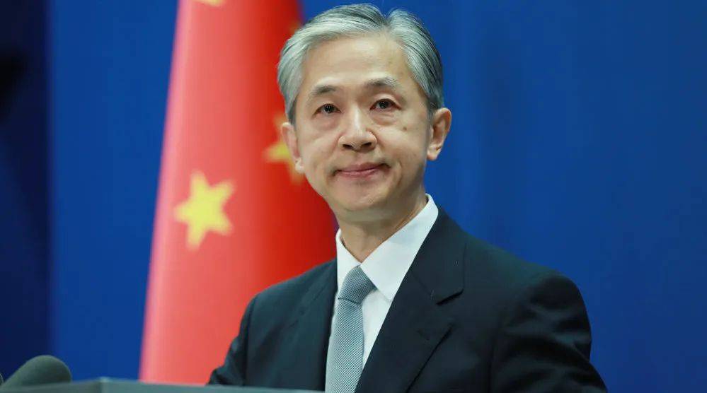 外交部发言人汪文斌对此也进行了强烈谴责,他指出,按照美国的逻辑