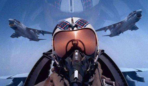 退役后成为央视主持人,如今53岁一家人幸福美满_赵屹鸥_张艺源_节目