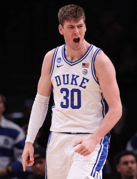 有一定持球,防守不强,模板马刺扎克-科林斯/奥利尼克"裸足210