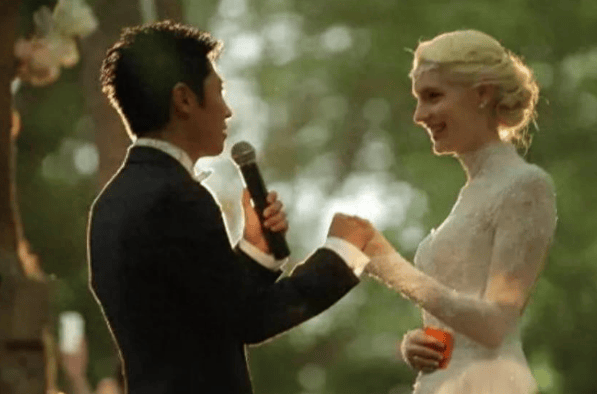 撒贝宁出游被偶遇,一家其乐融融,网友想到他和章子怡的恋情