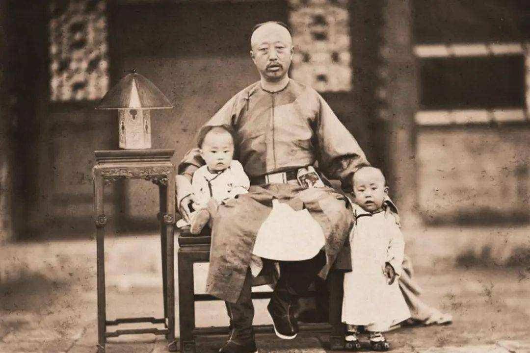 慈禧宣布立载括为"新皇帝",为何他的亲生父亲却吓得磕头痛哭?