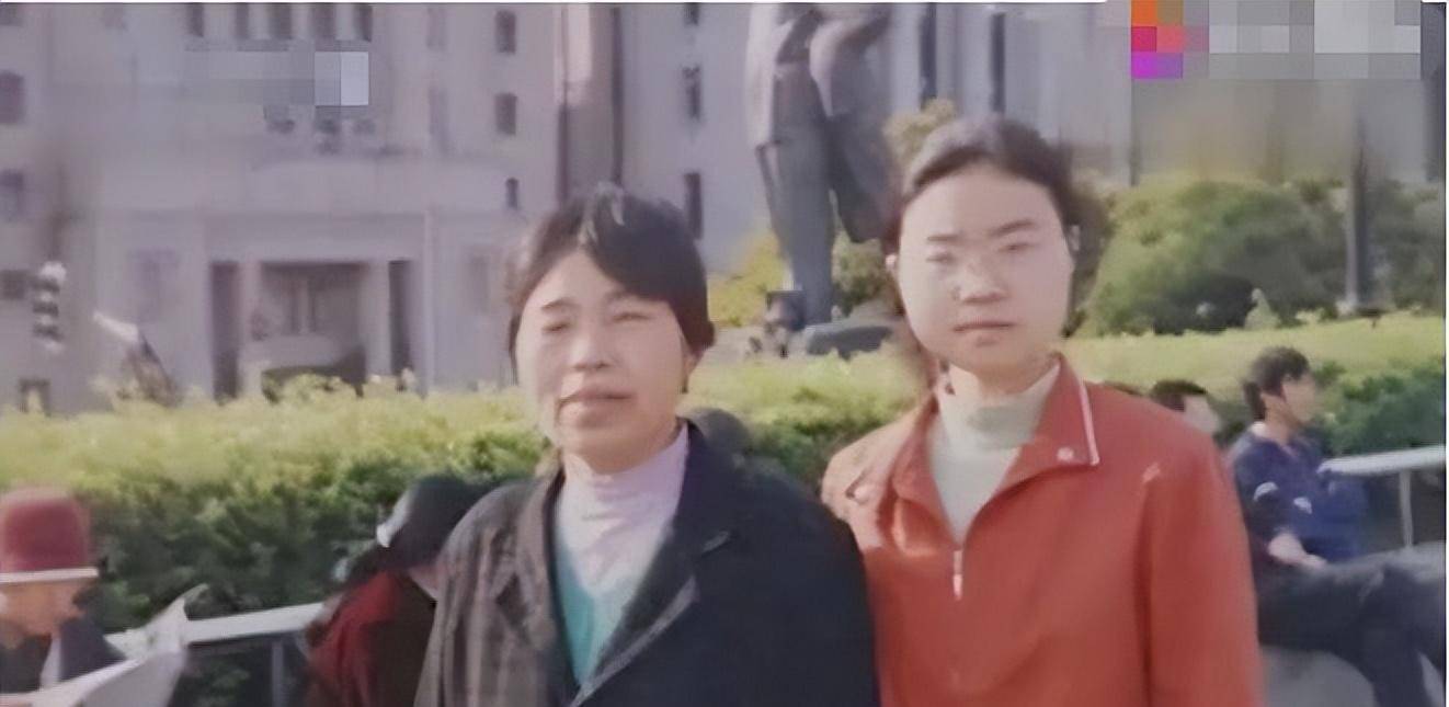 带母上学的女研究生,在宿舍自缢身亡:没人愿意被脐带栓一辈子