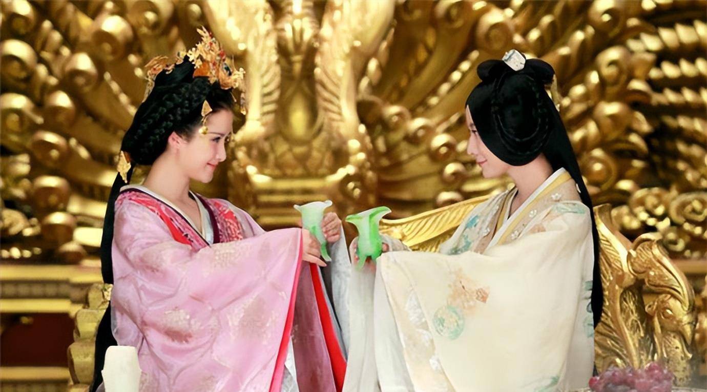 为何明朝女性穿汉服只能露出头和手?