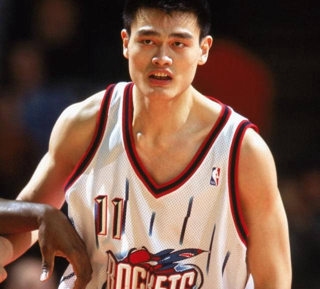姚明在nba的荣誉或许有限,却为火箭队贡献巨大