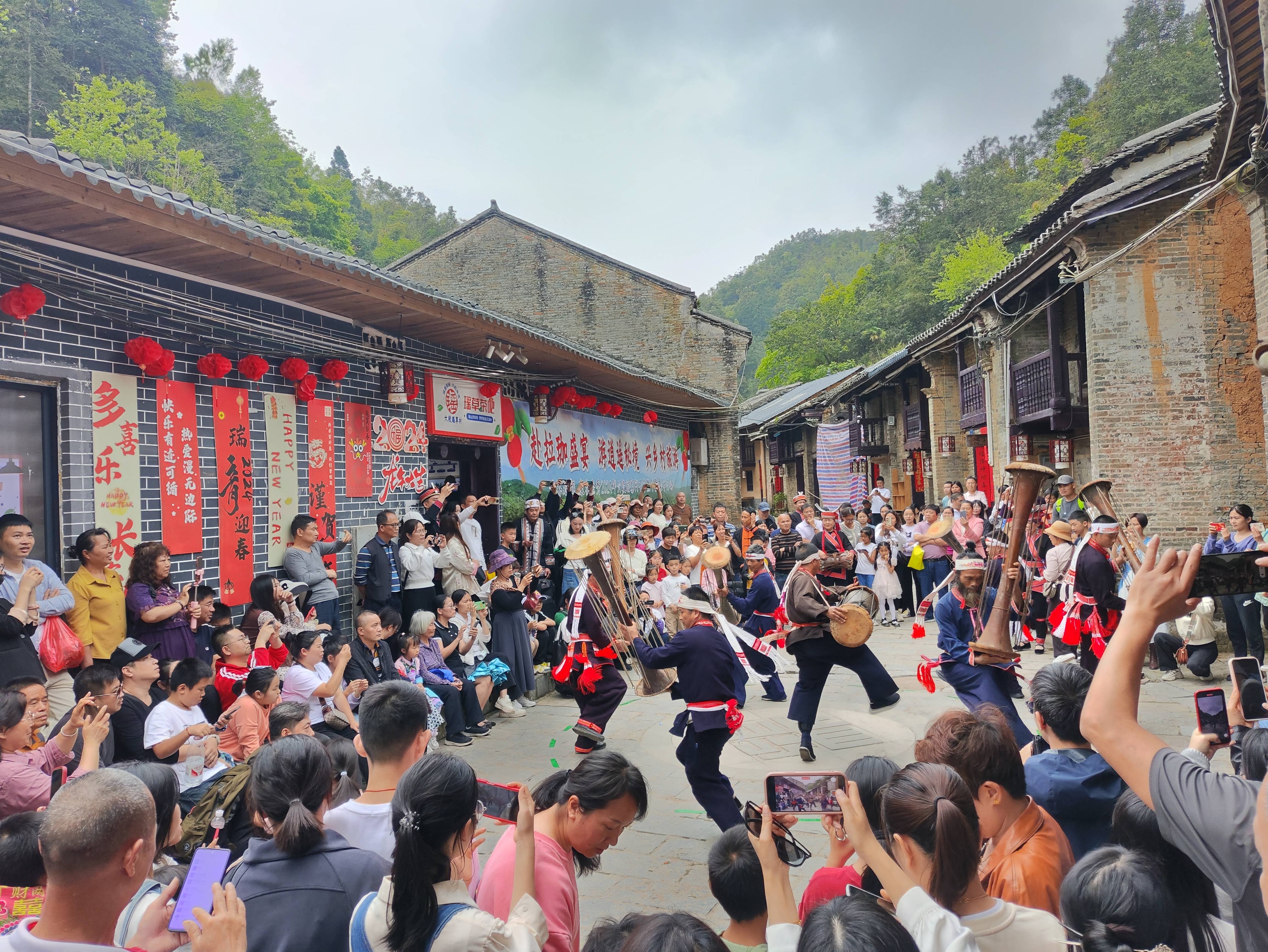 来宾:奏响民族团结进步"最强音"