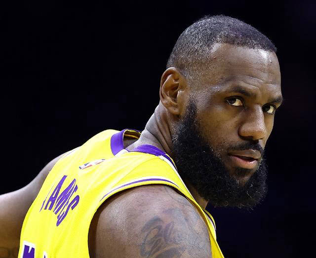 詹姆斯:篮坛传奇或再度冲击总冠军?