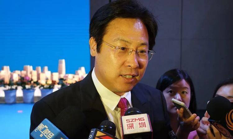 一条腰带21.8万,每天消费40万起步,蔡国华的"贪"超乎想象_银行_工作_