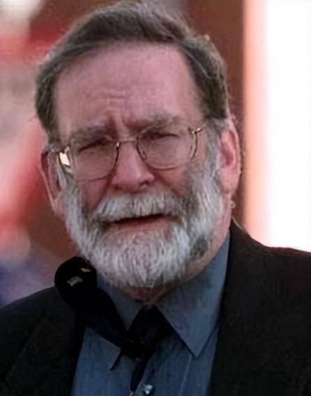 一封奇怪的遗嘱揪出"白衣恶魔",英国历史上最大的连环杀手_哈罗德·