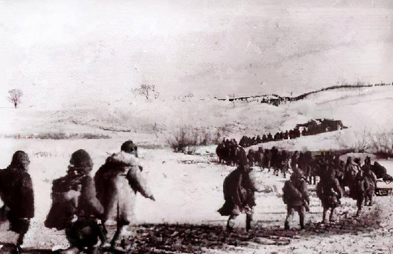 韩先楚揪住顶头上司的衣领子怒吼道:你不能逃,否则别怪我不客气