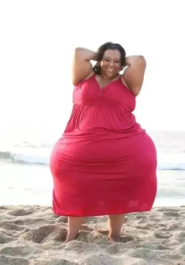 臀部最宽的女人,美国流行的"子弹文胸",一组图看世界