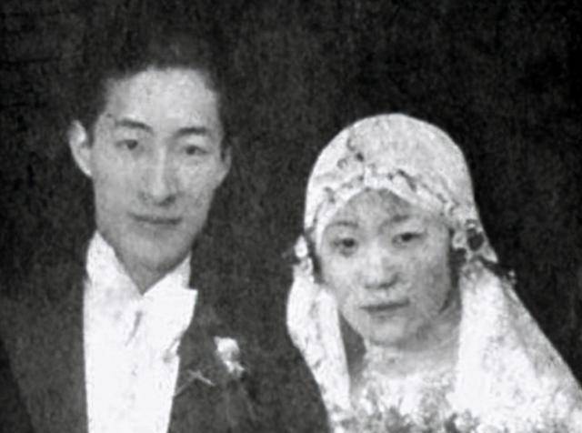 分开七年,关系仅剩一纸结婚证明,再见时相视一笑,都已各有家庭