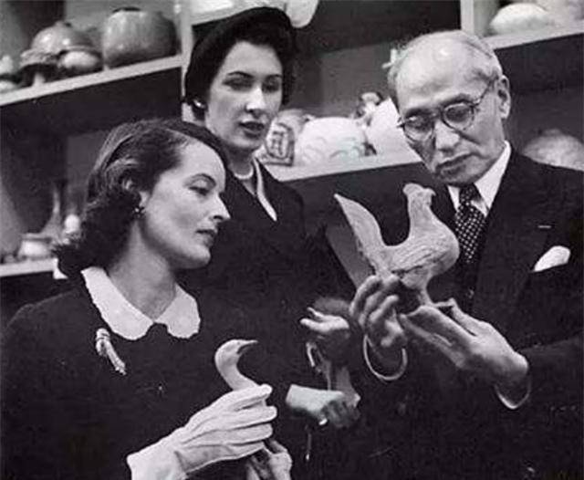 他靠倒卖文物发财,娶15岁妻子,只为与岳母偷情,晚年不敢回国