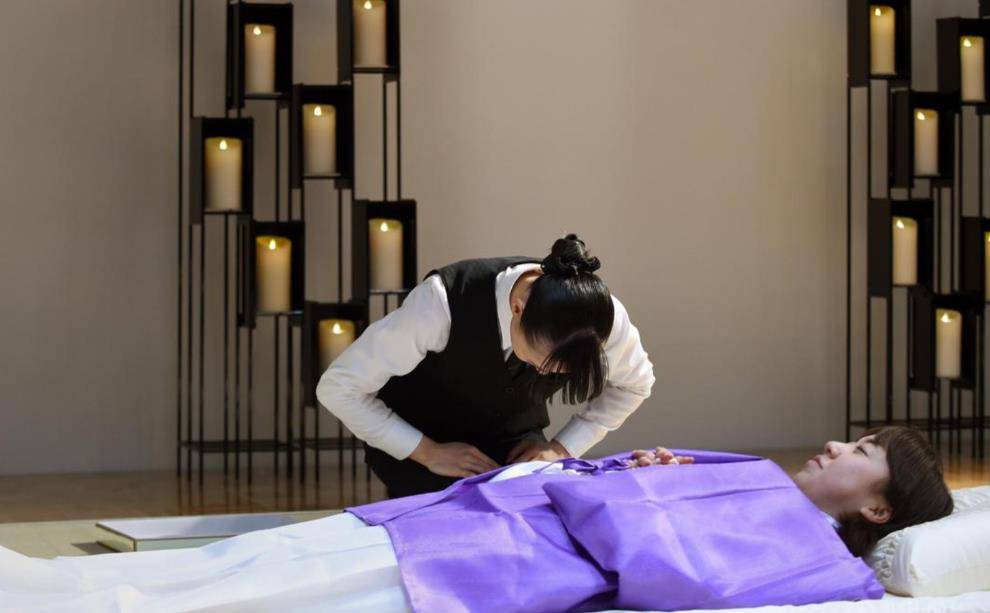 入殓师吴津娜,19岁赴日学习:曾为死者选洗发水,试验了200多次