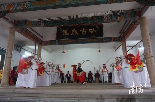 陆丰碣石竹马戏:身骑竹马,神采飞扬