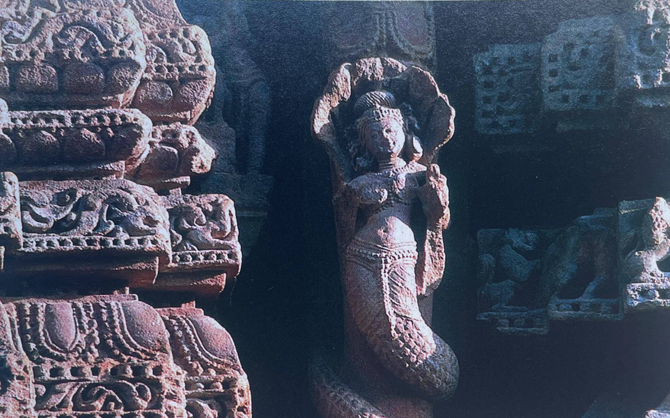 摩睺罗伽,是印度的蟒蛇神,无足腹行神,又叫"云地龙".