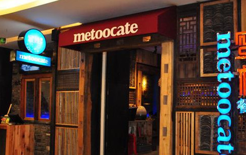 有的开火锅,比如邓伦,陈赫等,还有很多明星开面馆,比如李晨,陈小春等