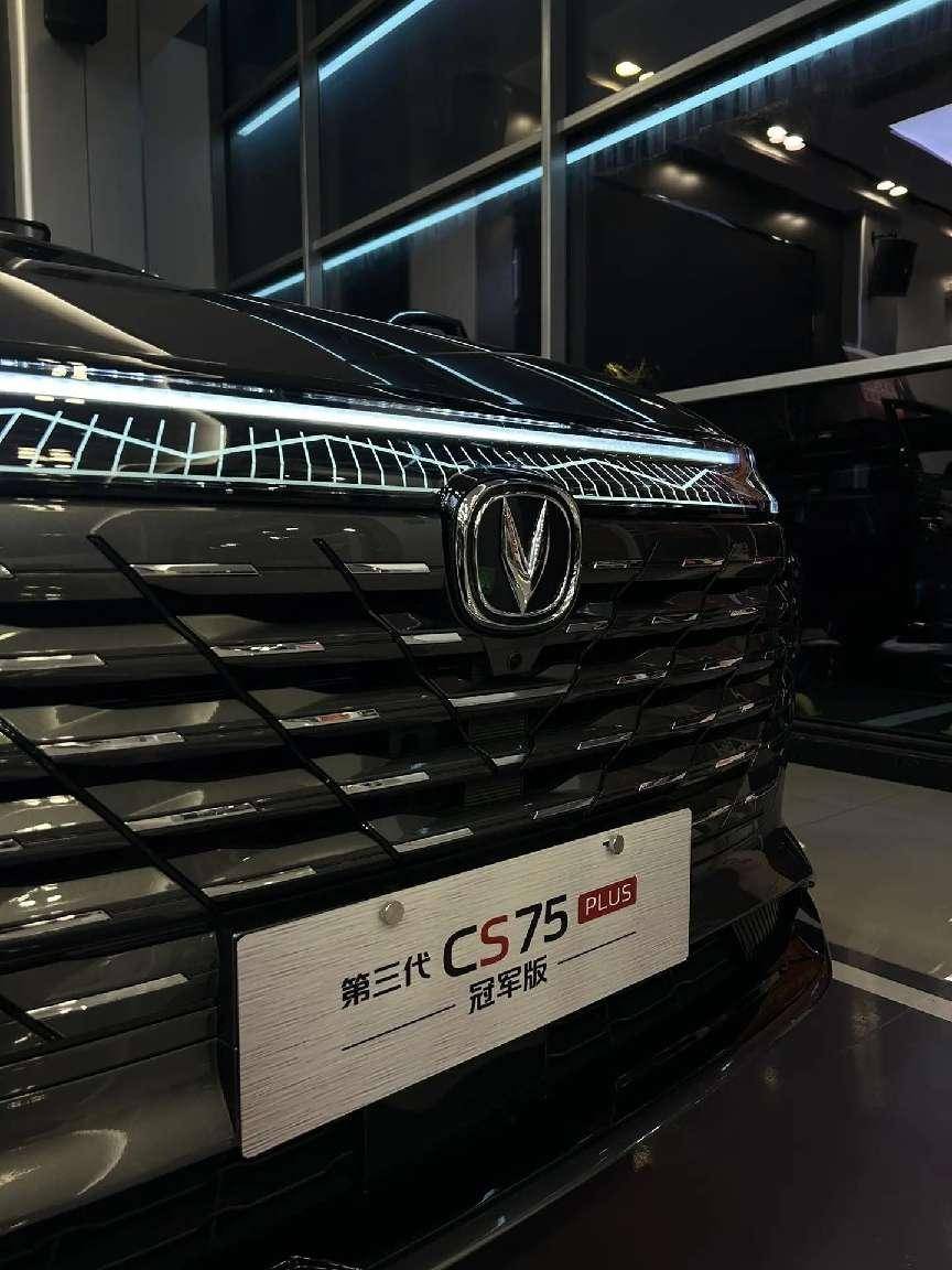 看!长安cs75 plus冠军版,有呼吸的灯光秀