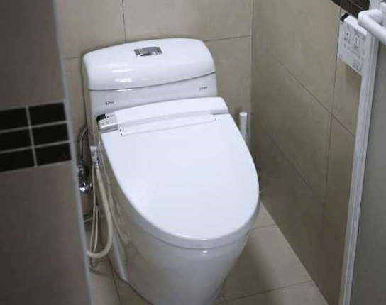 卫生间装修没经验这样装马桶,一上厕所傻眼了,真想拆了重新做