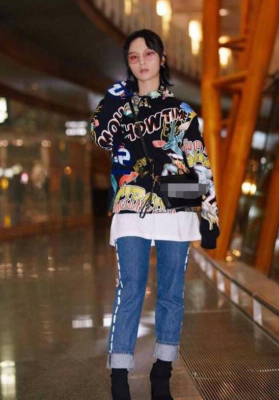 周笔畅瘦了就是任性!穿西装竟不系扣?气质简直a到爆!