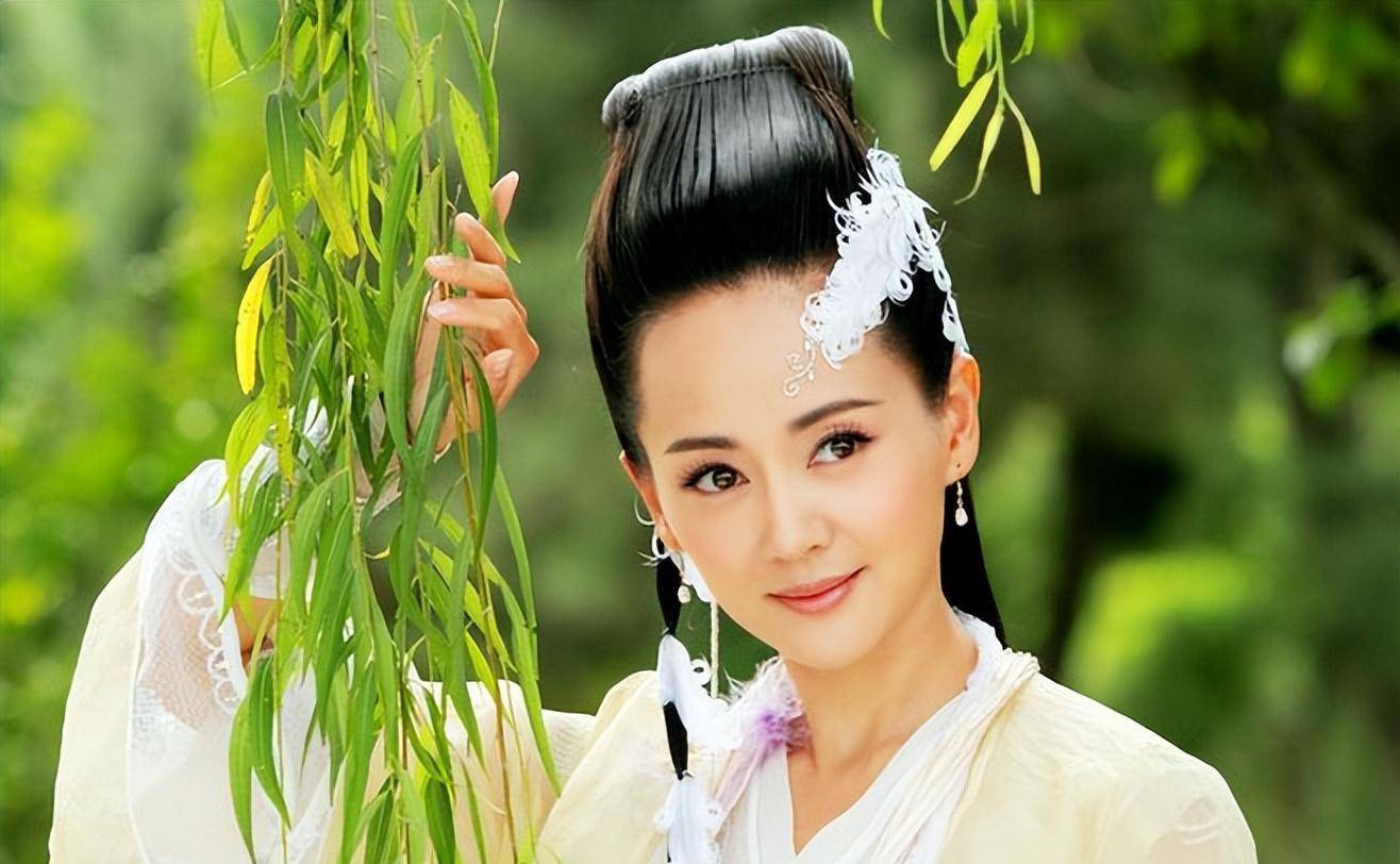 一直以为她们都退圈了,后来发现去演妈妈了,美人迟暮啊