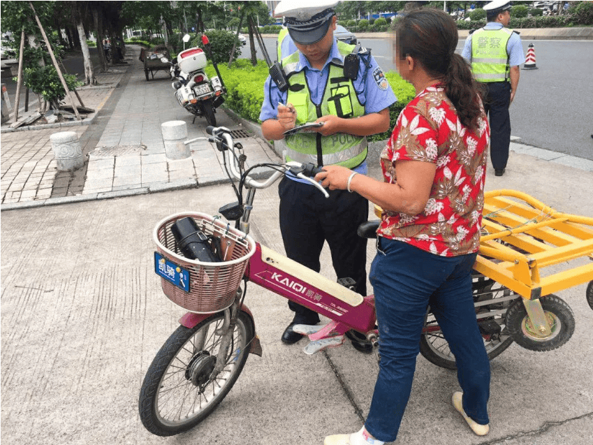 多地交警进村查酒驾,农村道路常见车型出现酒驾怎么罚?答案来了