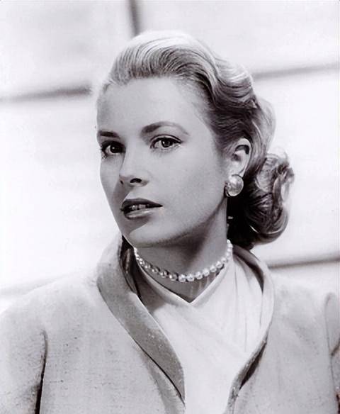 小约翰生于1927年,家人叫他凯尔,他是父亲衣钵的直接继承者,两次赢得