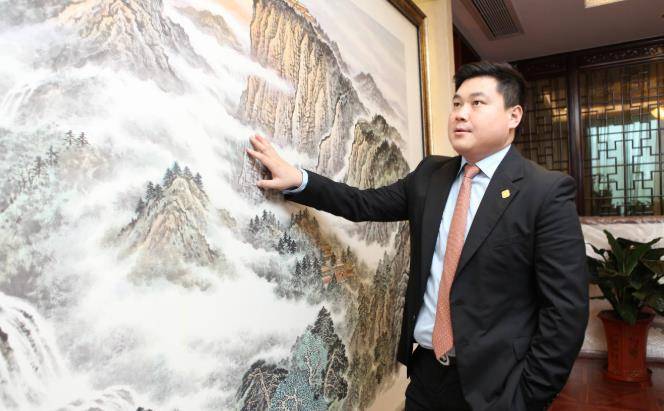 娶了学生,超生丢铁饭碗,经商赚千亿的严介和,儿子也成新疆首富