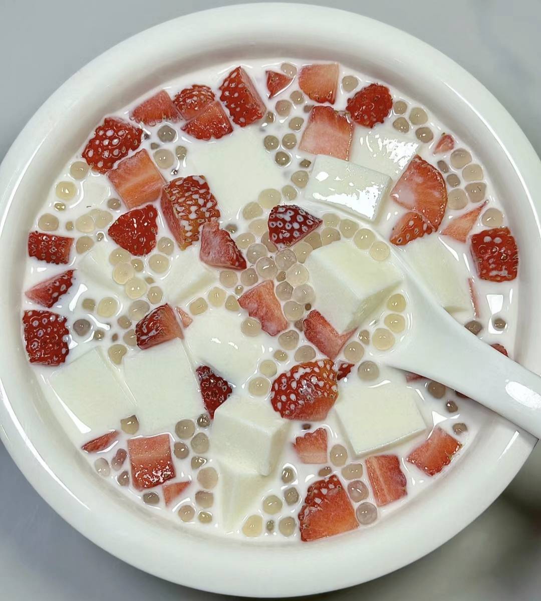 草莓奶冻西米露