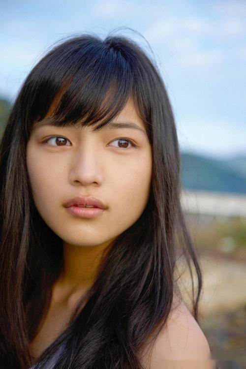 川口春奈,她的美丽与才华让你瞬间被这位日系女神吸引!