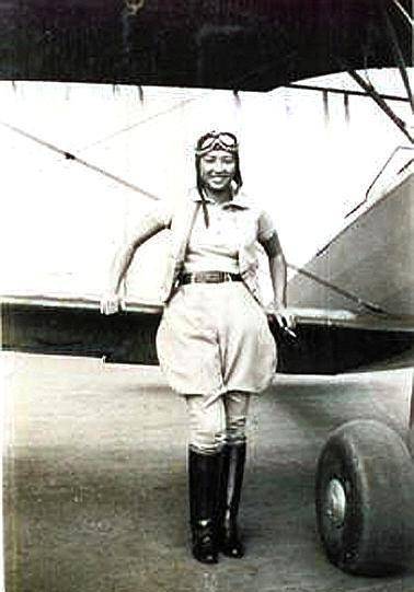 她是美国首位华裔女飞行员,为美工作不幸殉职后,美国:拒葬我国_李月