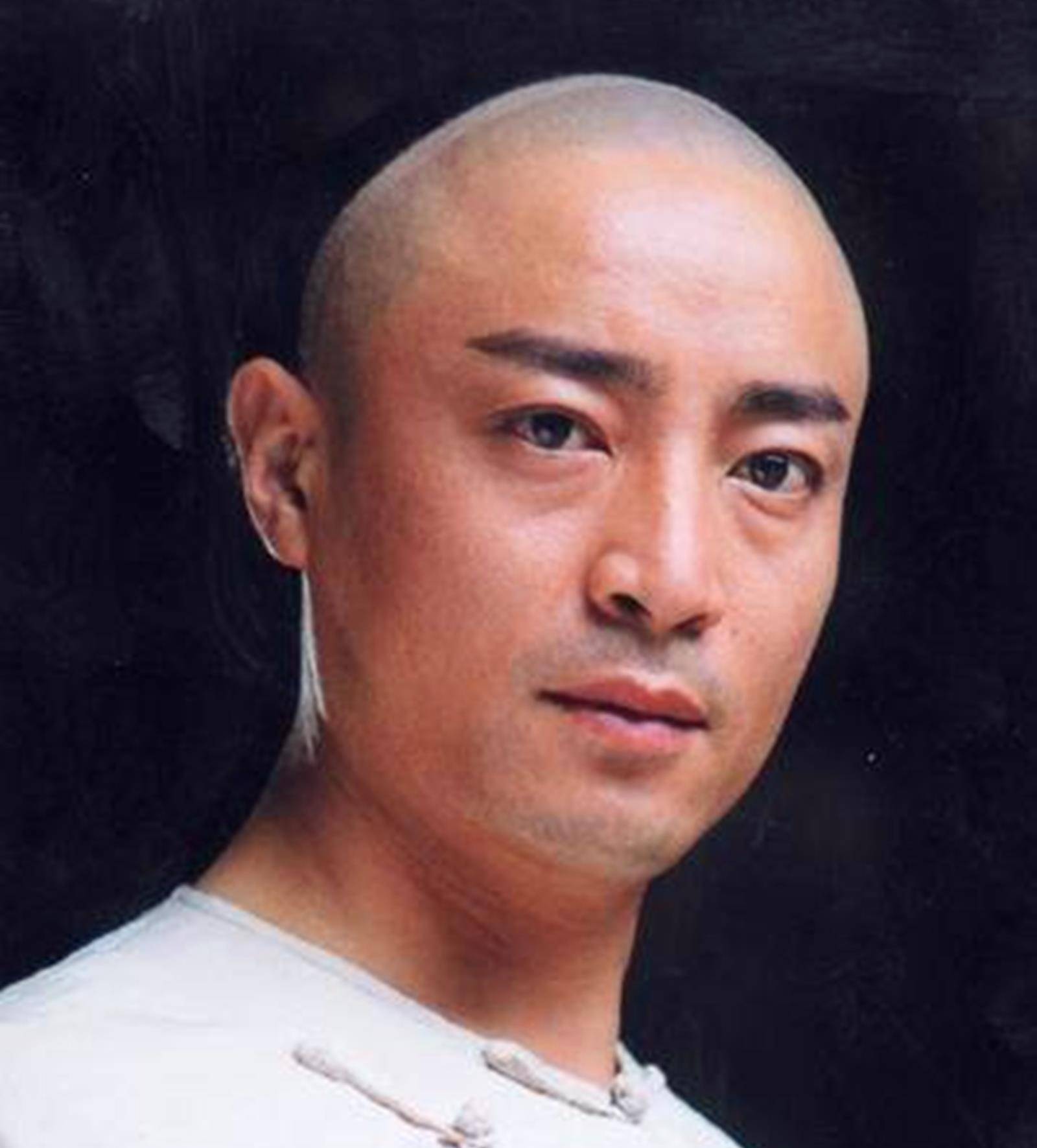 黄飞鸿武功有多高?为何他的晚年如此不幸?十三姨是他的什么人?