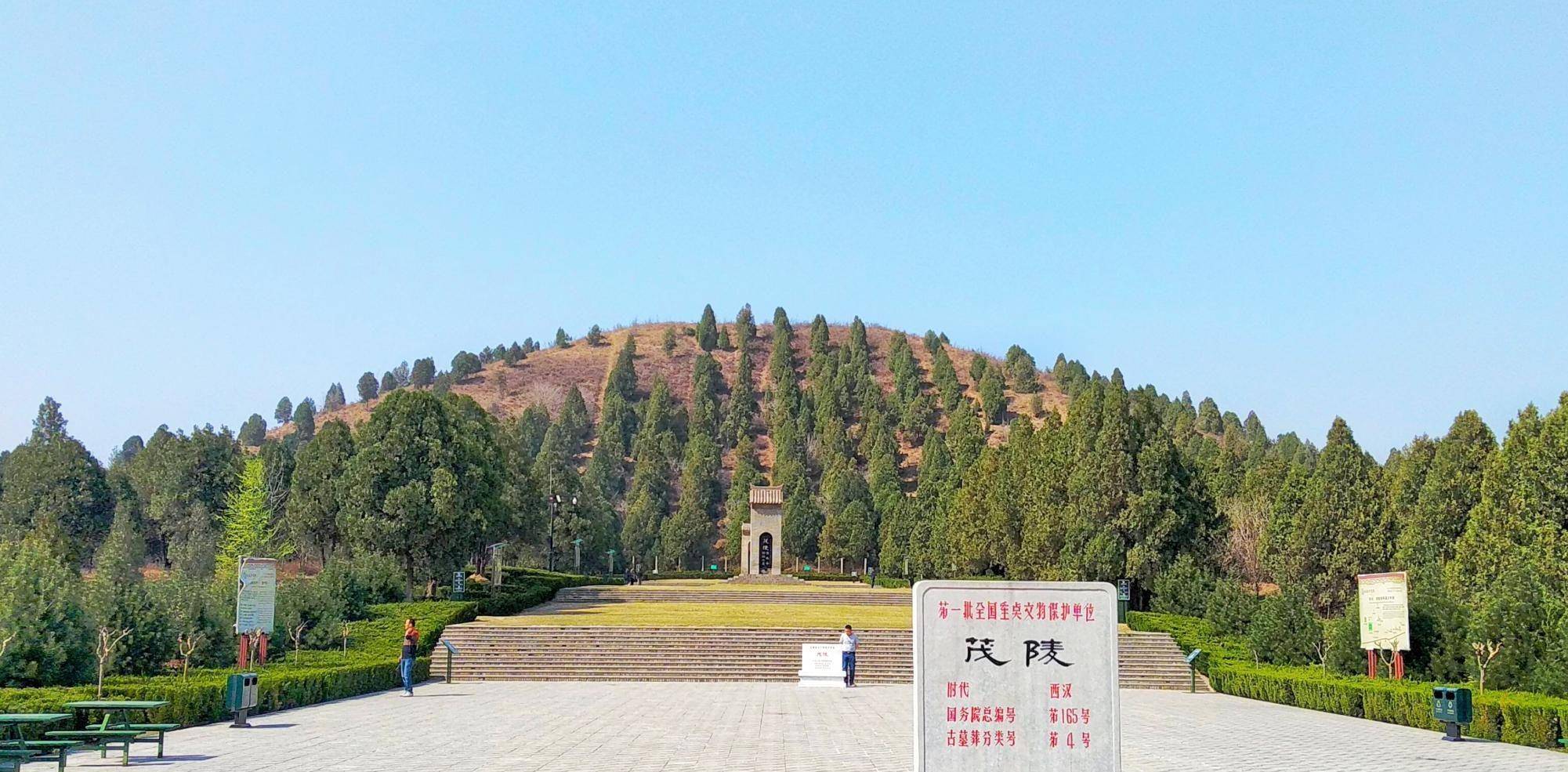 因为武则天的乾陵,可是十八唐帝陵中,唯一一个没有被盗的