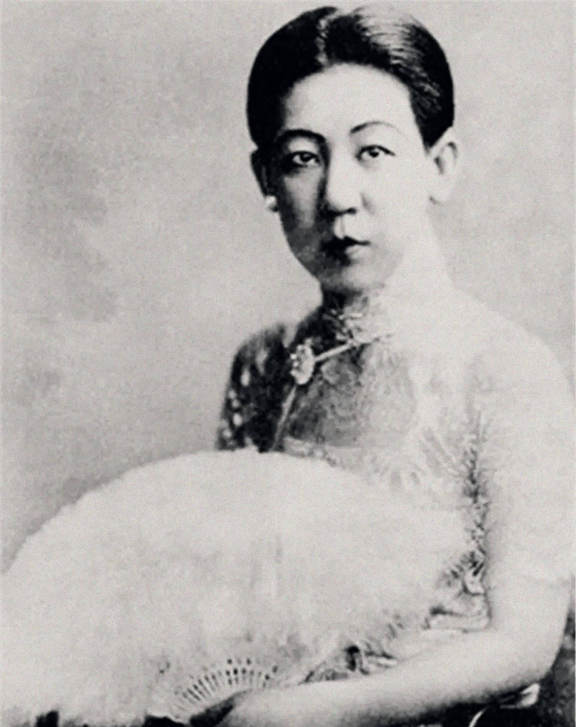 川岛芳子人间美物?抓捕她的军统特工披露:全身有针孔,老婆子相