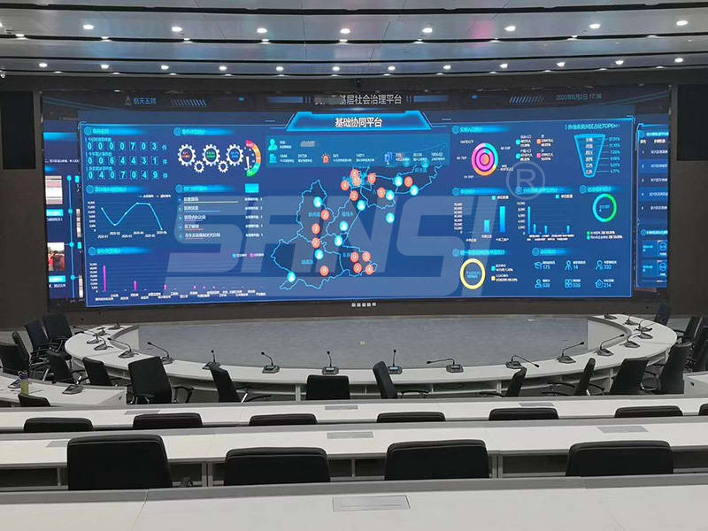 支架结构:室内led大屏通常安装在室内墙壁或支架上,以确保稳固安装